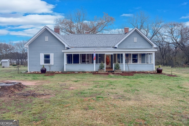 single story home featuring a front yard