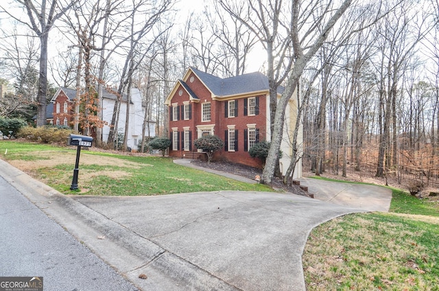 view of front of home featuring a front yard