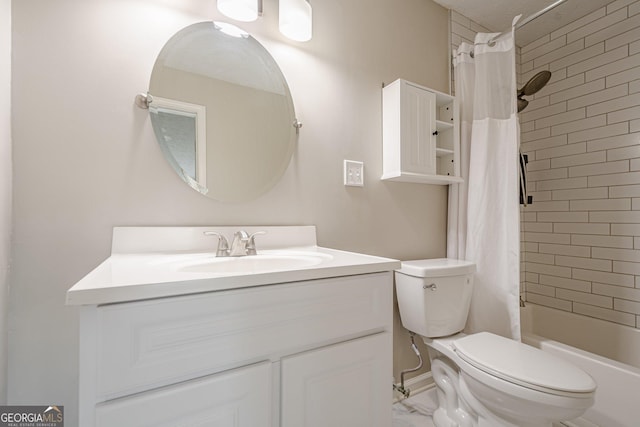 3205 Canyon Point Cir, Roswell, GA 30076 - bathroom with vanity and shower / bathtub combination with curtain