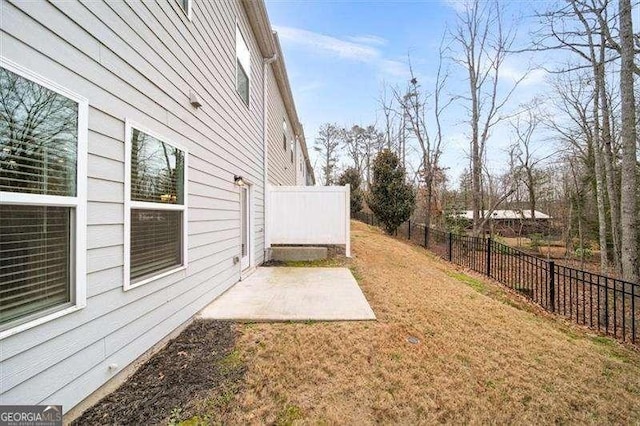 view of yard with a patio area