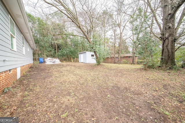 view of yard with a shed