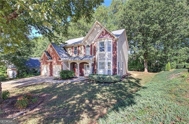 view of front of property featuring a front yard