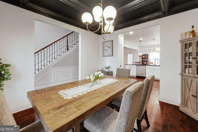 dining space featuring a notable chandelier, dark wood-type flooring, ornamental molding, and sink