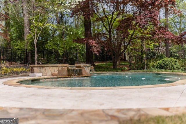 view of swimming pool with fence, a jacuzzi, and a fenced in pool