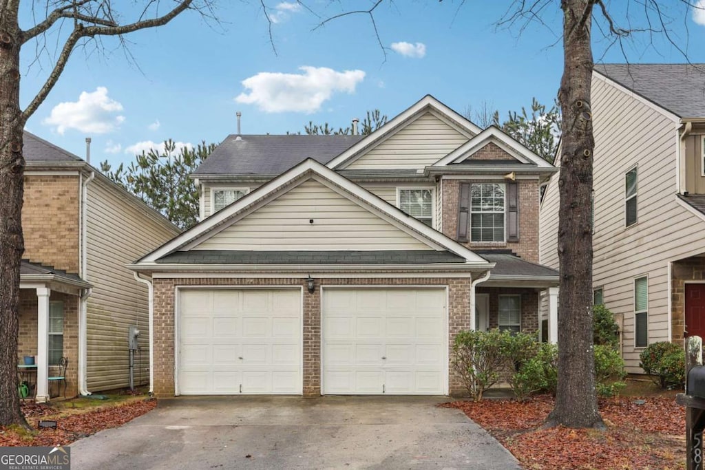 view of front facade featuring a garage