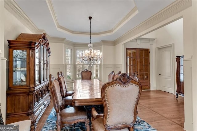 5861 Yoshino Cherry Ln, Braselton, GA 30517 - dining area featuring ornamental molding, a tray ceiling, light hardwood / wood-style flooring, and a notable chandelier