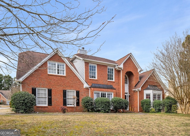 view of front of home featuring a front yard