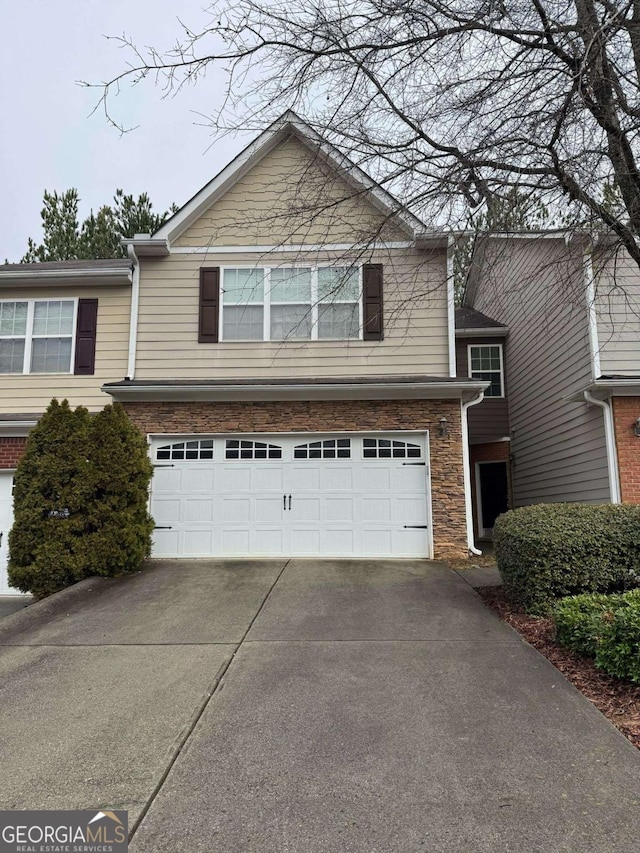 view of front facade featuring a garage