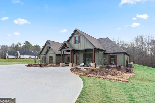 craftsman house with a front yard