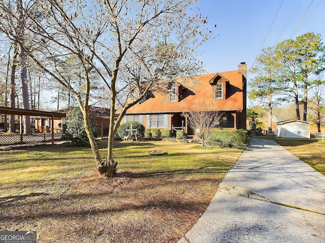 cape cod-style house featuring a front yard