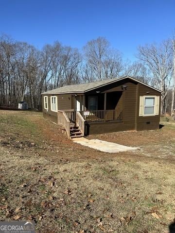 view of front facade with crawl space