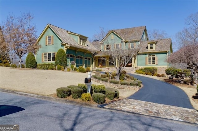 view of front of house featuring driveway