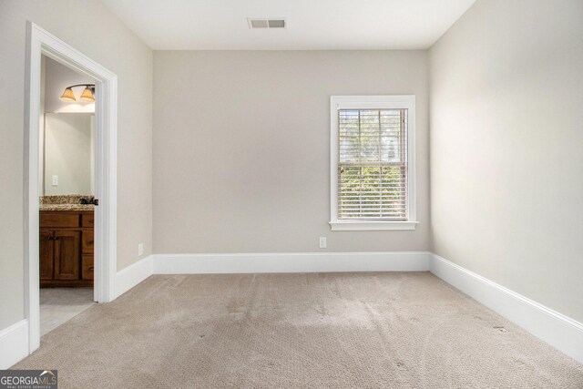 empty room featuring carpet floors and baseboards