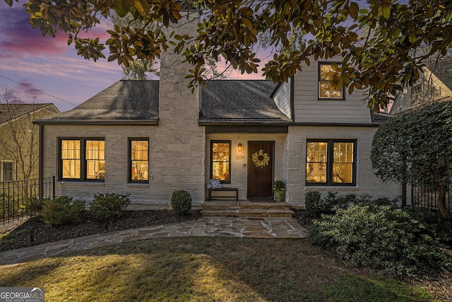 view of front of house featuring a lawn