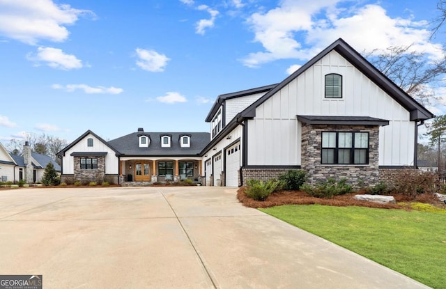 modern farmhouse style home featuring a garage and a front yard