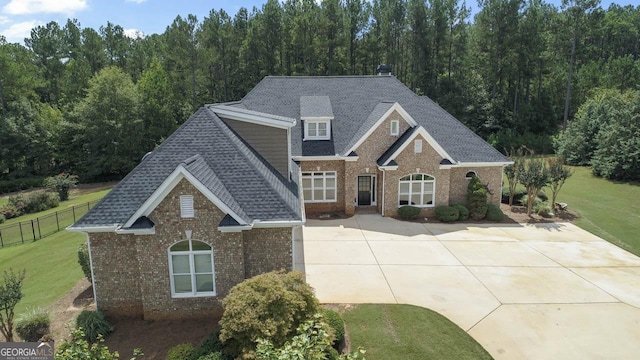 view of front of property with a front yard