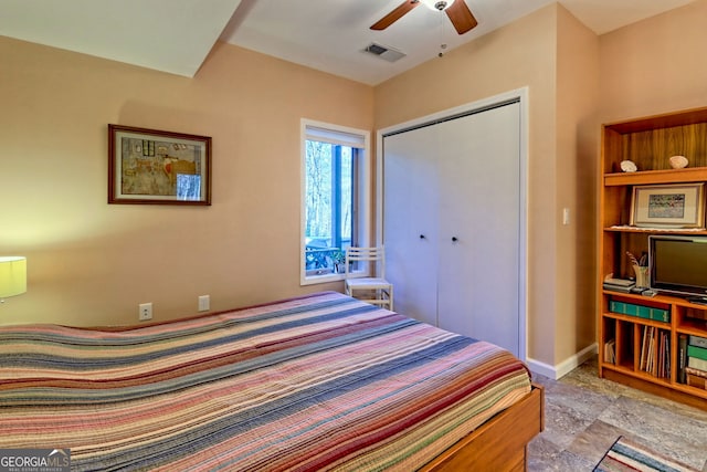 bedroom with a ceiling fan, baseboards, visible vents, and a closet