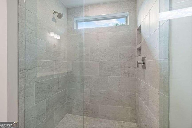 bathroom featuring tiled shower