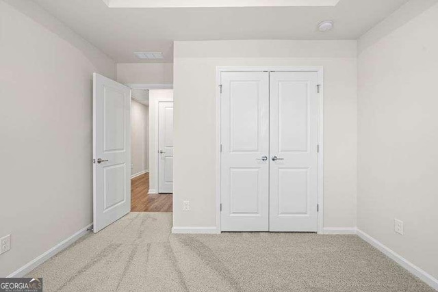 unfurnished bedroom with carpet flooring and a closet