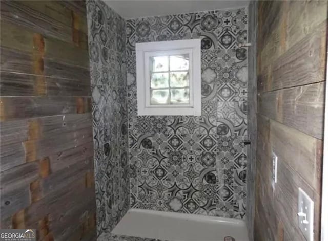 bathroom featuring tiled shower