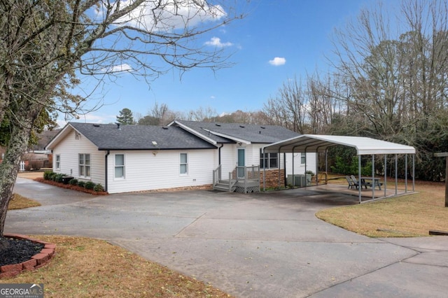 view of front of property with a carport and a front yard