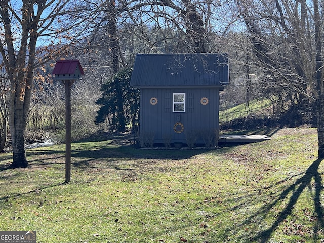 exterior space with a yard