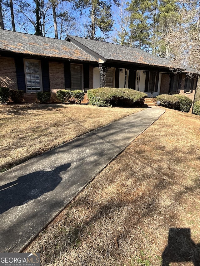 ranch-style house with a front lawn