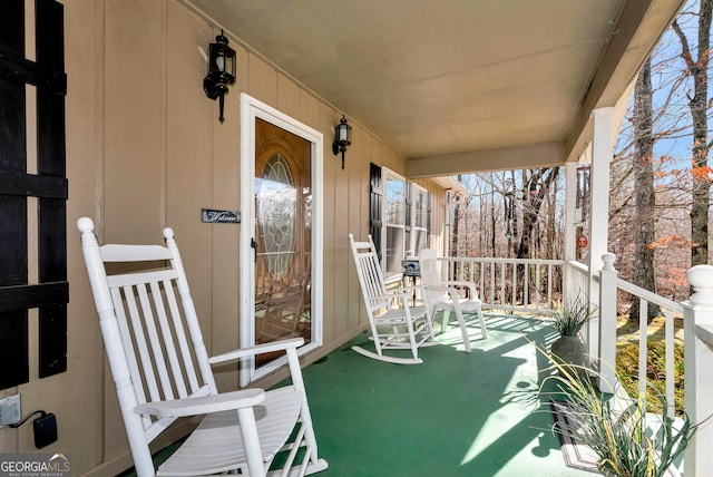 balcony featuring covered porch