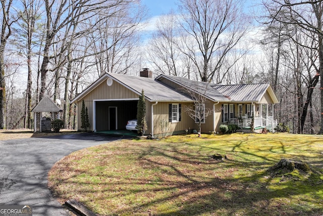 view of front of house featuring a garage, a gazebo, a front lawn, and a porch