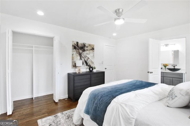 bedroom with dark wood-style floors, recessed lighting, a closet, and ceiling fan