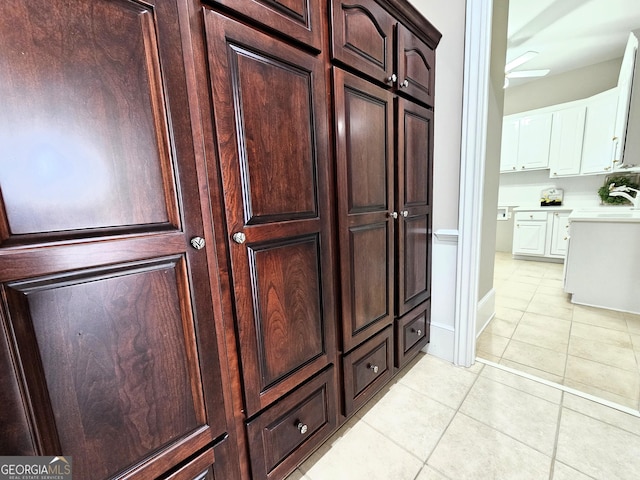 room details with ceiling fan