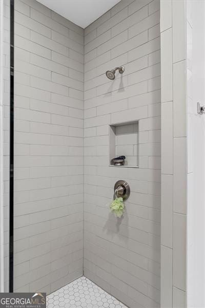 122 Brighton Blvd, Woodstock, GA 30188 - full bath featuring a tile shower