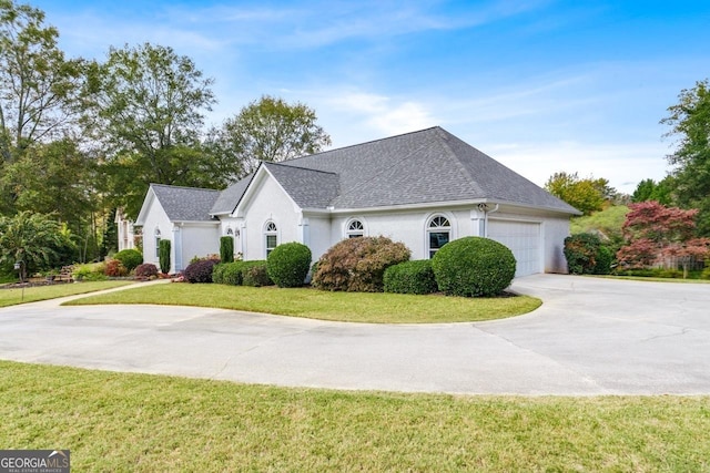 view of front of house featuring a front yard and a garage