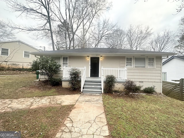 view of front of home featuring a front lawn