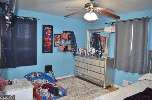 bedroom featuring ceiling fan