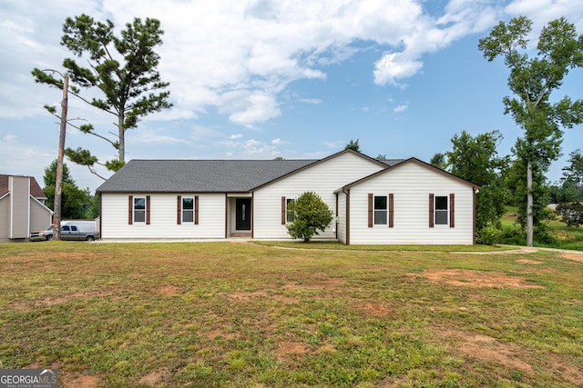 ranch-style house featuring a front lawn