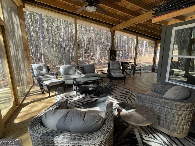 sunroom with ceiling fan