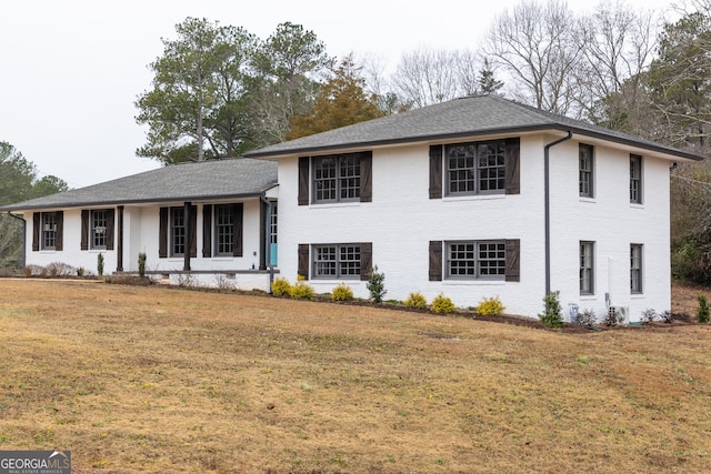 tri-level home featuring a front yard