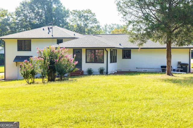 view of front of house featuring a front yard