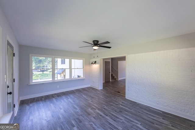 spare room featuring dark wood-type flooring and ceiling fan