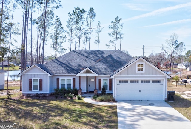 view of front facade featuring a garage and a front yard