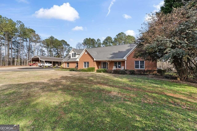 view of front facade featuring a carport and a front lawn