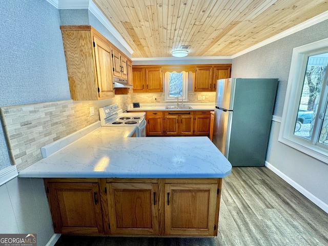 kitchen featuring sink, stainless steel fridge, electric range, kitchen peninsula, and wooden ceiling