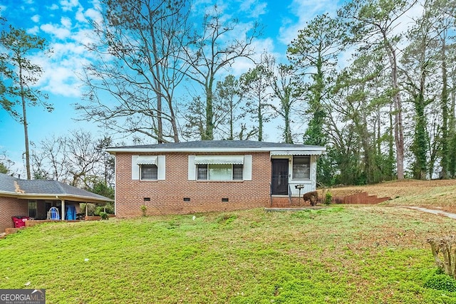 view of front facade with a front lawn