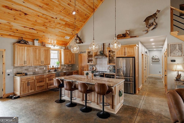 kitchen featuring a breakfast bar, high vaulted ceiling, decorative light fixtures, a center island, and stainless steel appliances