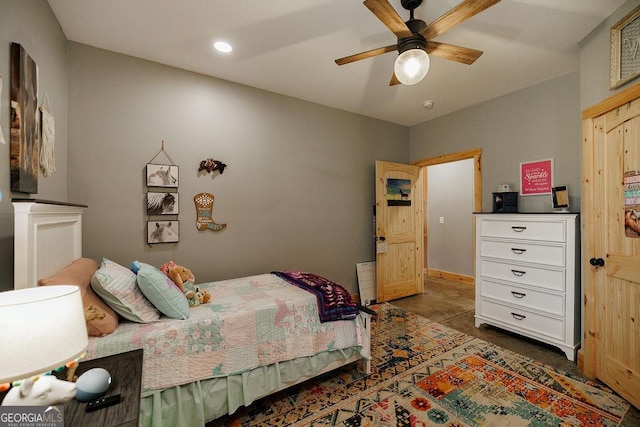 bedroom featuring ceiling fan