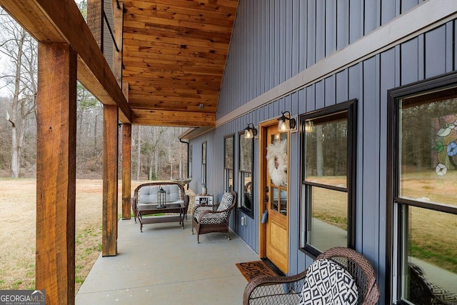 sunroom / solarium featuring vaulted ceiling