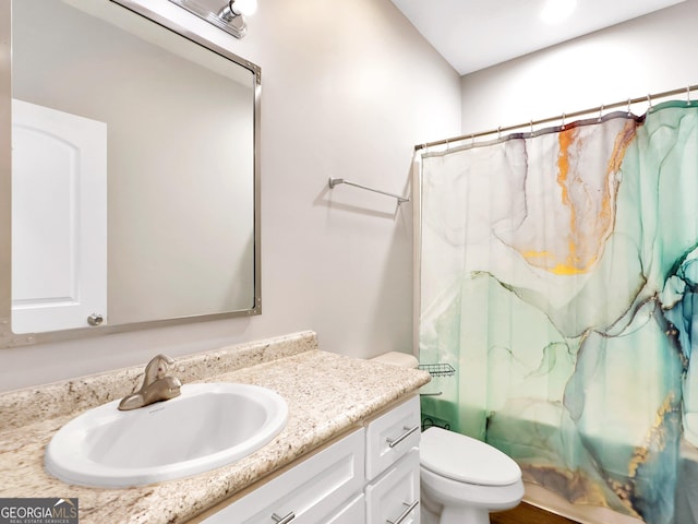 full bathroom with toilet, vanity, and shower / bath combo