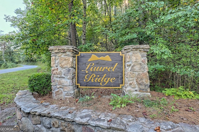 view of community / neighborhood sign