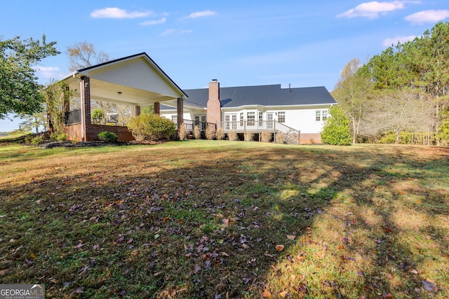 back of house featuring a lawn